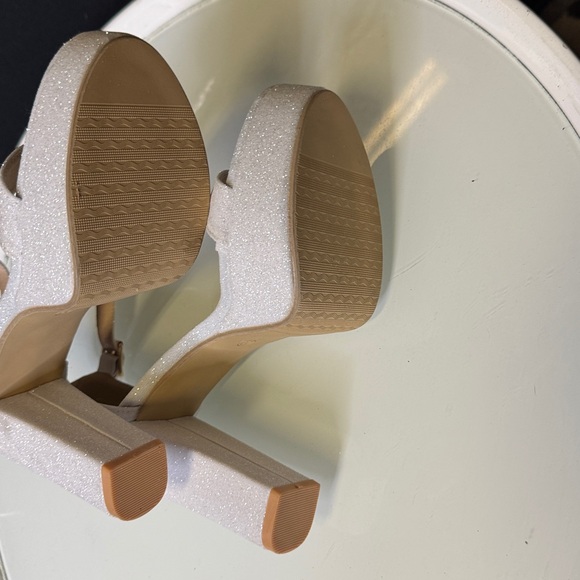 Elegant Silver Glitter Women's chunky Platform Heels - Picture 5 of 6